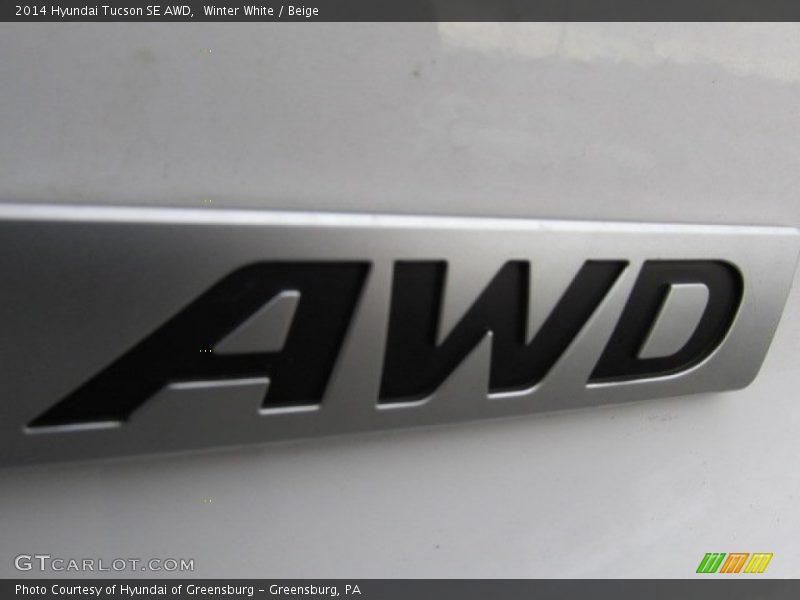 Winter White / Beige 2014 Hyundai Tucson SE AWD