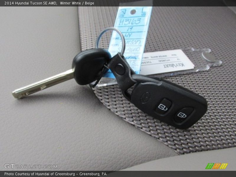 Winter White / Beige 2014 Hyundai Tucson SE AWD