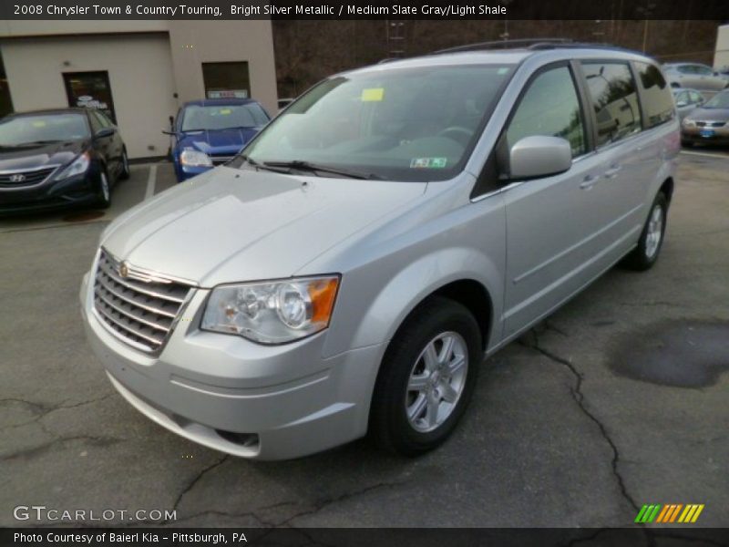 Front 3/4 View of 2008 Town & Country Touring