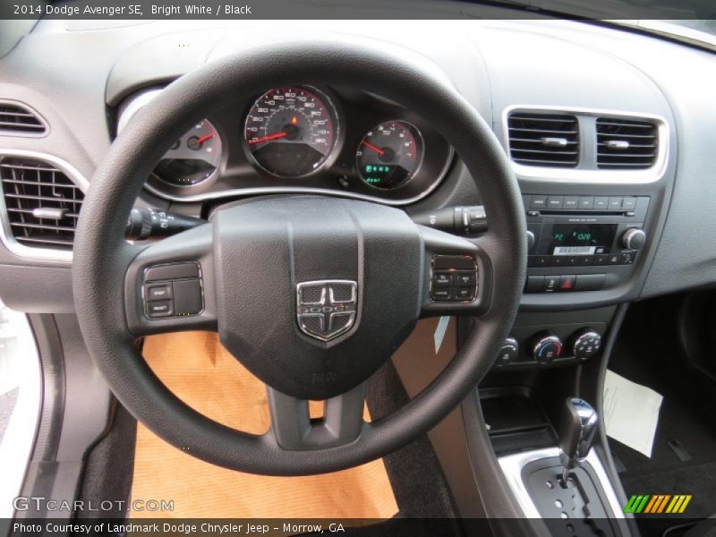 Bright White / Black 2014 Dodge Avenger SE