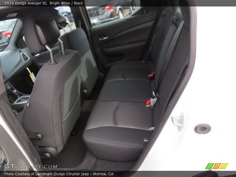 Bright White / Black 2014 Dodge Avenger SE