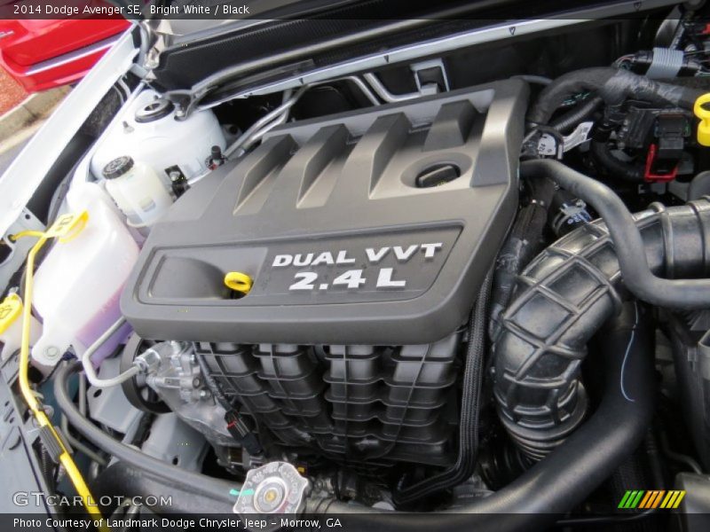 Bright White / Black 2014 Dodge Avenger SE