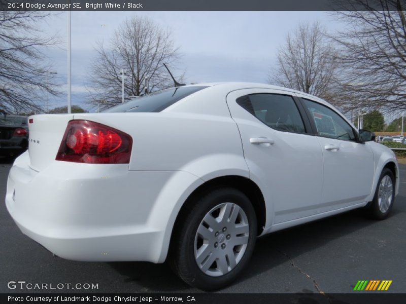 Bright White / Black 2014 Dodge Avenger SE