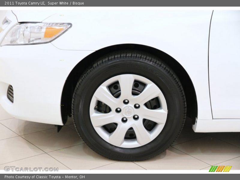 Super White / Bisque 2011 Toyota Camry LE