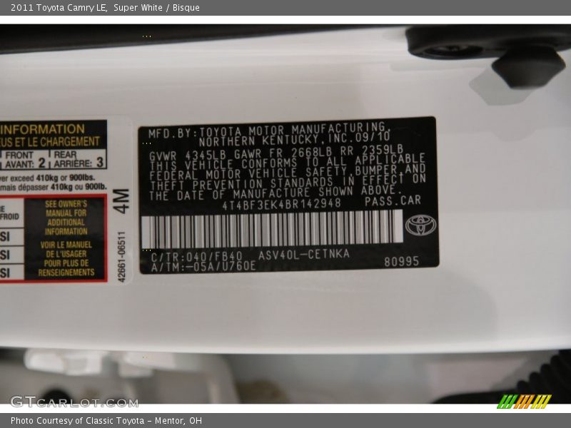 Super White / Bisque 2011 Toyota Camry LE