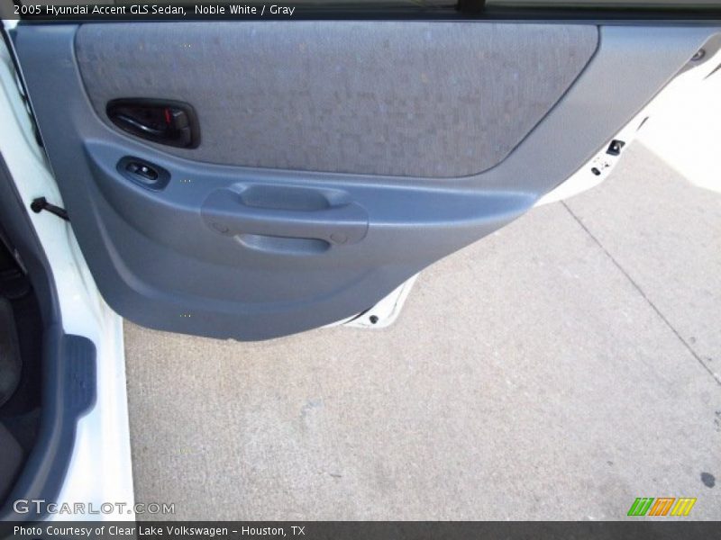 Noble White / Gray 2005 Hyundai Accent GLS Sedan