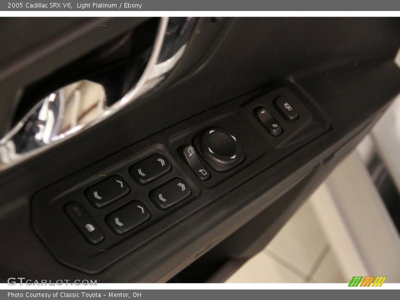 Light Platinum / Ebony 2005 Cadillac SRX V6
