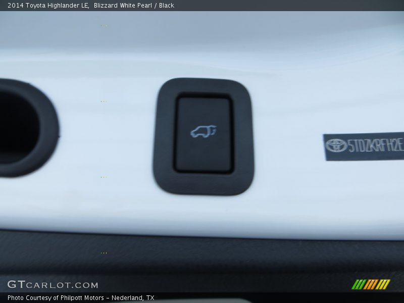 Blizzard White Pearl / Black 2014 Toyota Highlander LE