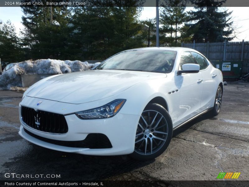 Front 3/4 View of 2014 Ghibli 