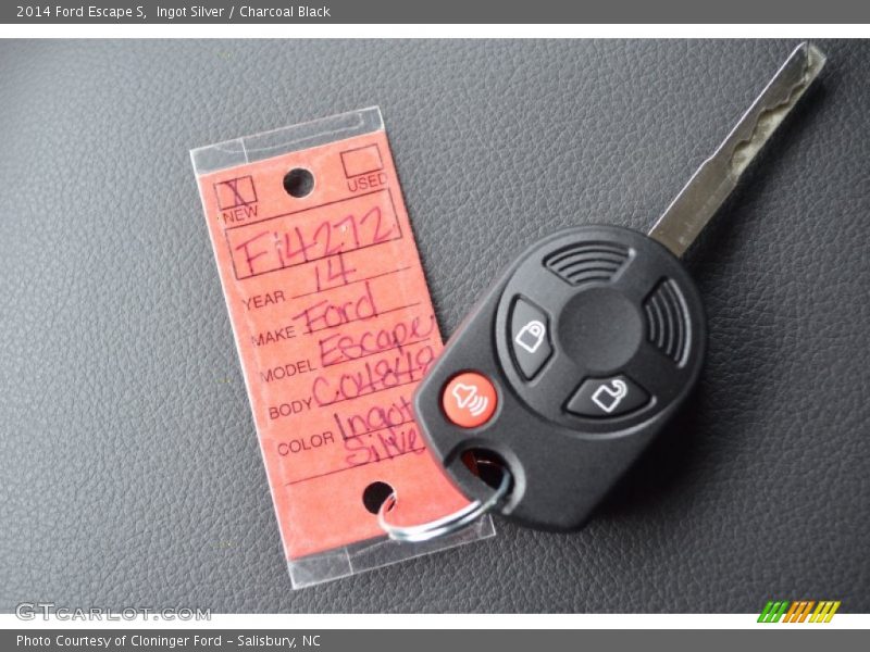 Ingot Silver / Charcoal Black 2014 Ford Escape S