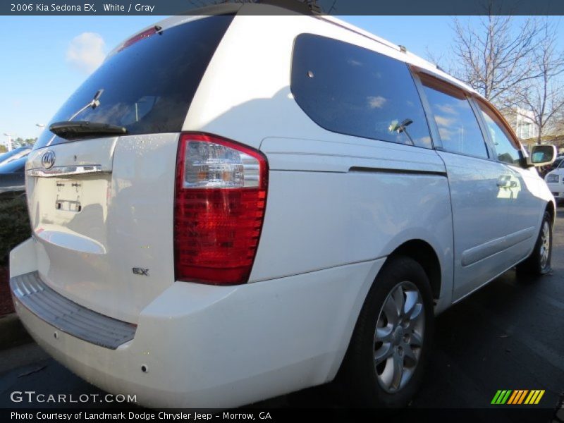 White / Gray 2006 Kia Sedona EX