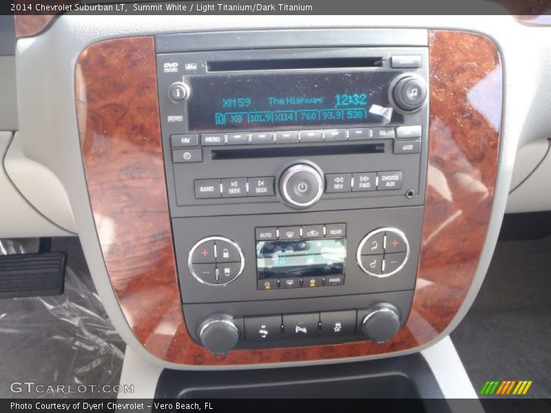 Summit White / Light Titanium/Dark Titanium 2014 Chevrolet Suburban LT