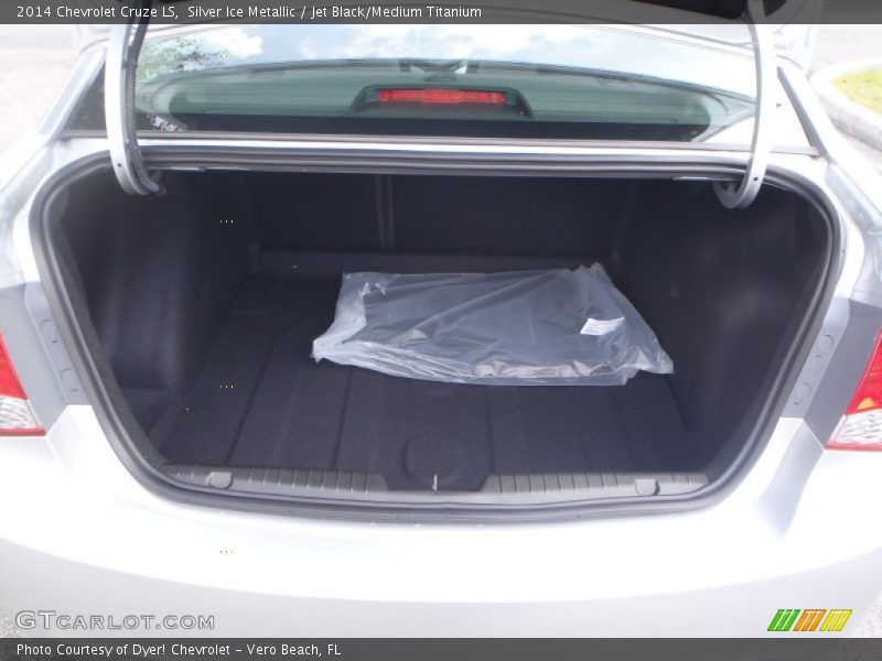Silver Ice Metallic / Jet Black/Medium Titanium 2014 Chevrolet Cruze LS