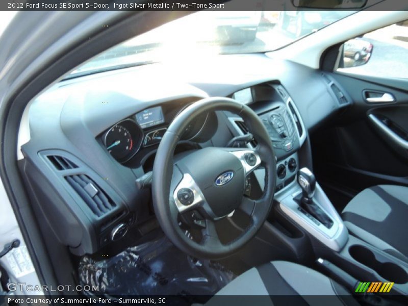 Ingot Silver Metallic / Two-Tone Sport 2012 Ford Focus SE Sport 5-Door