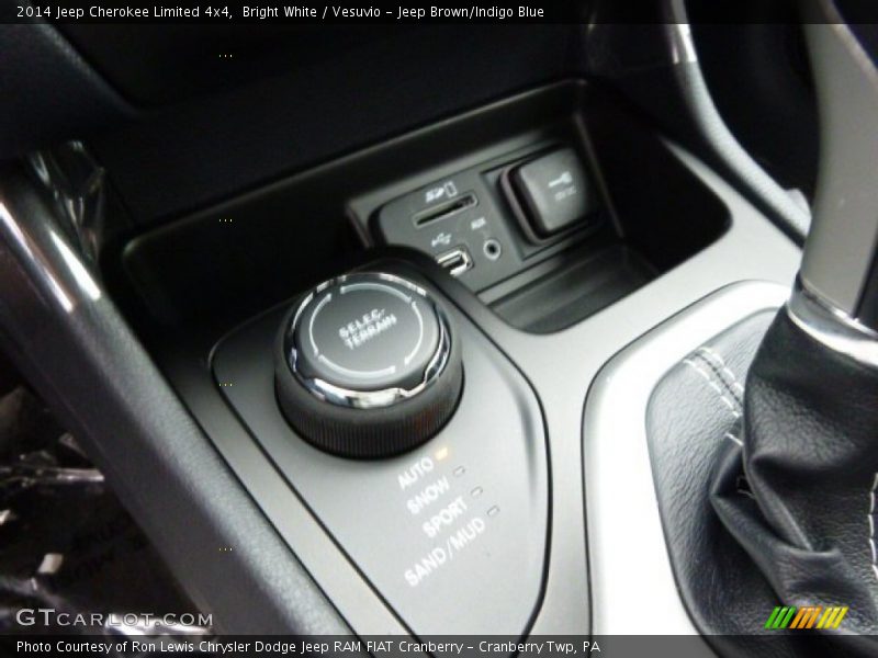 Controls of 2014 Cherokee Limited 4x4