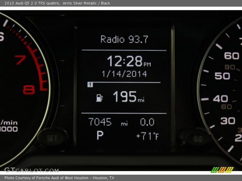 Arctic Silver Metallic / Black 2013 Audi Q5 2.0 TFSI quattro