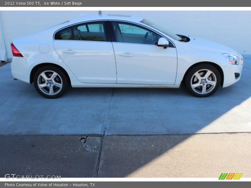 Ice White / Soft Beige 2012 Volvo S60 T5