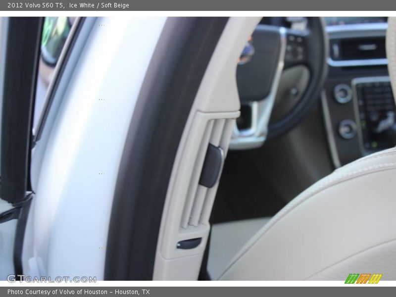 Ice White / Soft Beige 2012 Volvo S60 T5