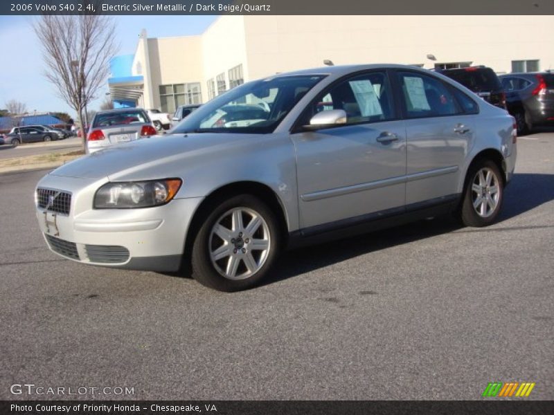 Electric Silver Metallic / Dark Beige/Quartz 2006 Volvo S40 2.4i