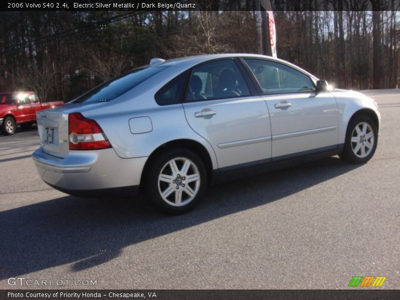 Electric Silver Metallic / Dark Beige/Quartz 2006 Volvo S40 2.4i