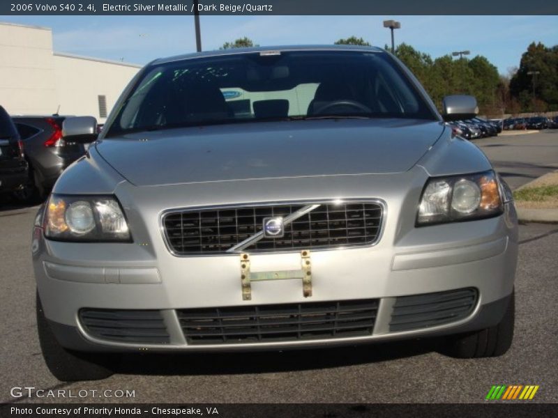 Electric Silver Metallic / Dark Beige/Quartz 2006 Volvo S40 2.4i