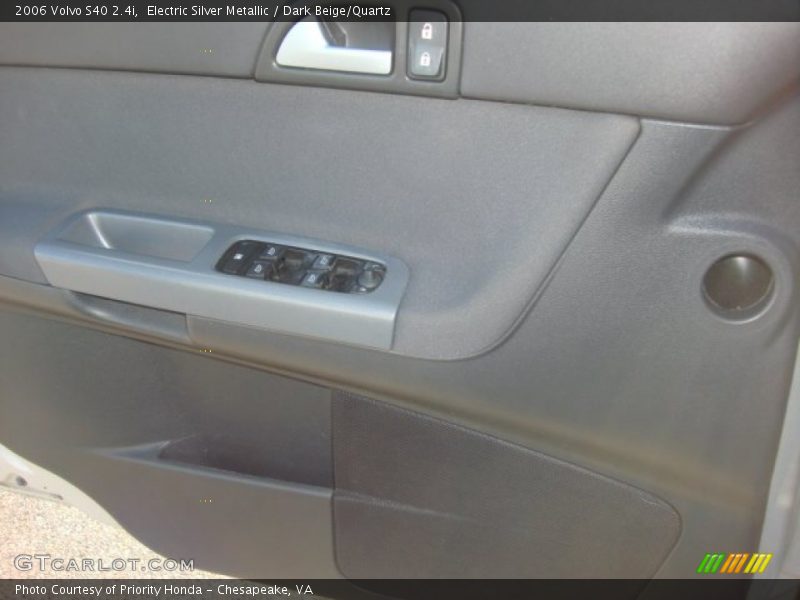 Electric Silver Metallic / Dark Beige/Quartz 2006 Volvo S40 2.4i
