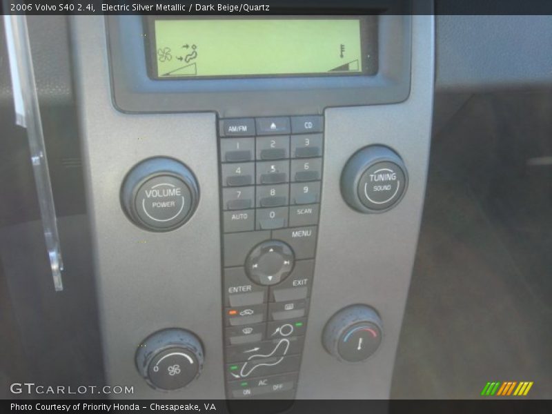 Electric Silver Metallic / Dark Beige/Quartz 2006 Volvo S40 2.4i