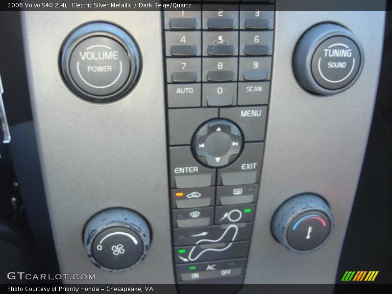 Electric Silver Metallic / Dark Beige/Quartz 2006 Volvo S40 2.4i
