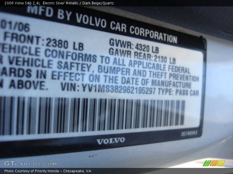 Electric Silver Metallic / Dark Beige/Quartz 2006 Volvo S40 2.4i