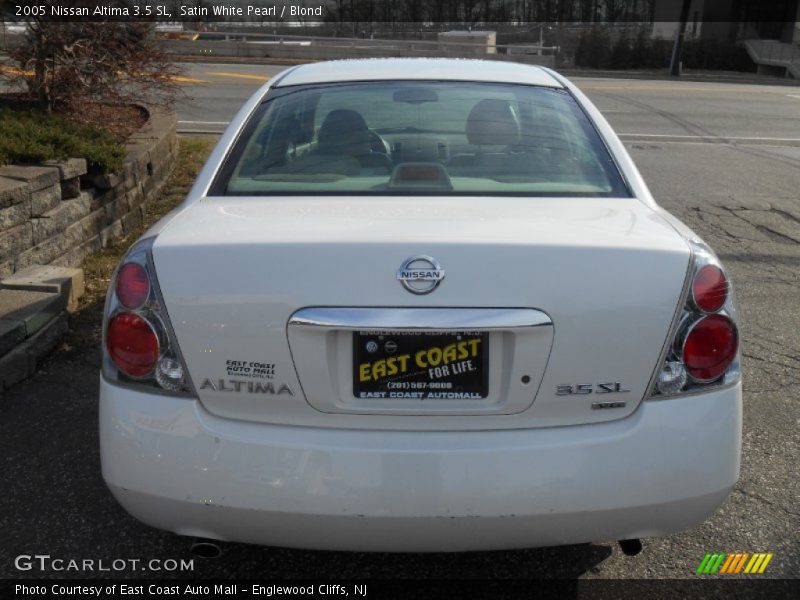 Satin White Pearl / Blond 2005 Nissan Altima 3.5 SL