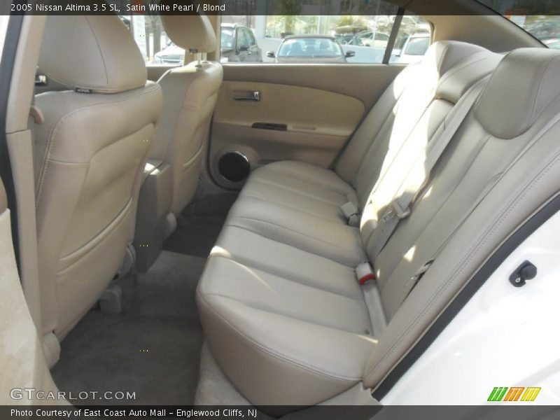 Satin White Pearl / Blond 2005 Nissan Altima 3.5 SL