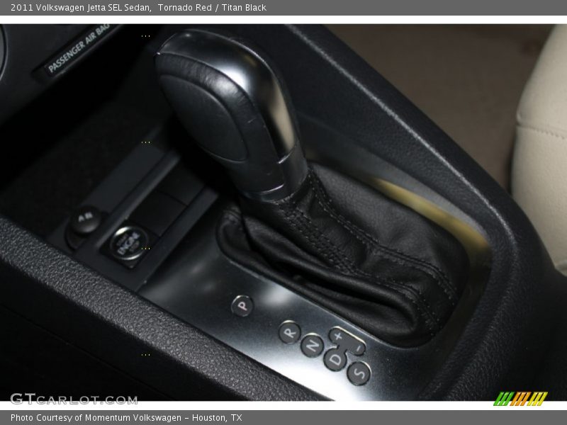 Tornado Red / Titan Black 2011 Volkswagen Jetta SEL Sedan