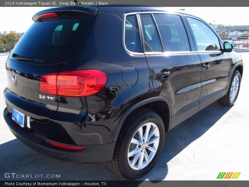 Deep Black Metallic / Black 2014 Volkswagen Tiguan SE