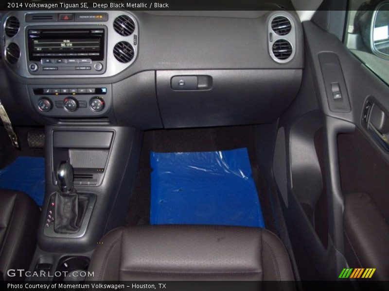 Deep Black Metallic / Black 2014 Volkswagen Tiguan SE