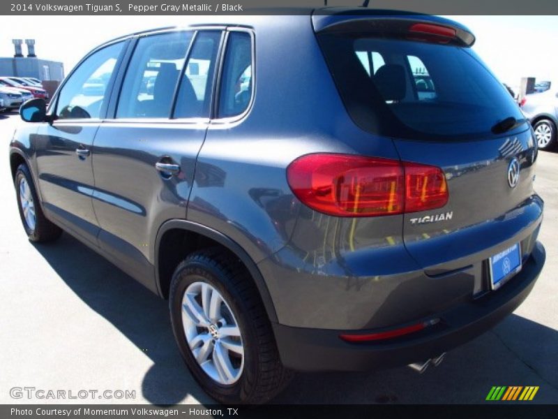 Pepper Gray Metallic / Black 2014 Volkswagen Tiguan S
