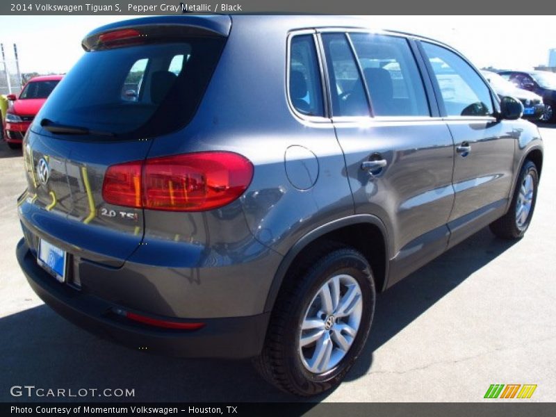 Pepper Gray Metallic / Black 2014 Volkswagen Tiguan S