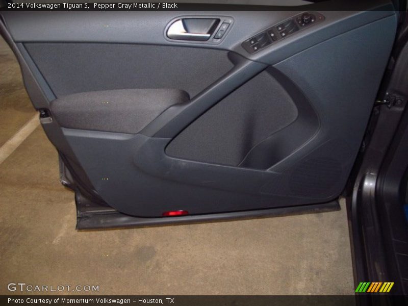 Pepper Gray Metallic / Black 2014 Volkswagen Tiguan S