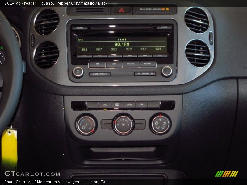 Pepper Gray Metallic / Black 2014 Volkswagen Tiguan S