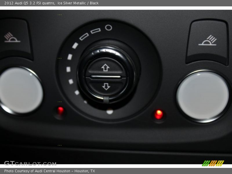 Controls of 2012 Q5 3.2 FSI quattro