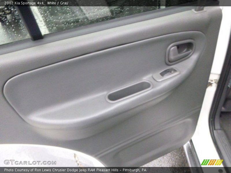 White / Gray 2002 Kia Sportage 4x4