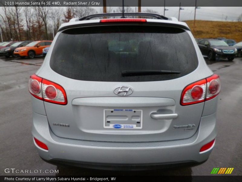 Radiant Silver / Gray 2010 Hyundai Santa Fe SE 4WD