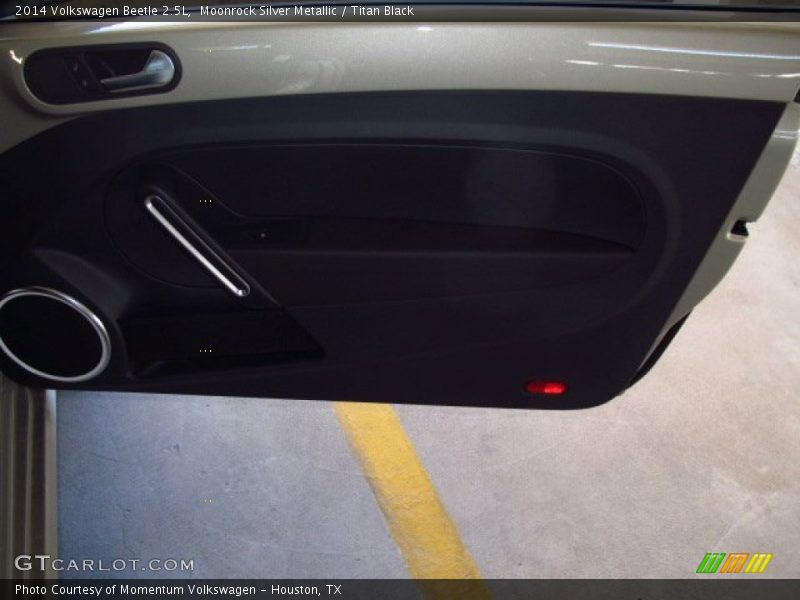 Moonrock Silver Metallic / Titan Black 2014 Volkswagen Beetle 2.5L