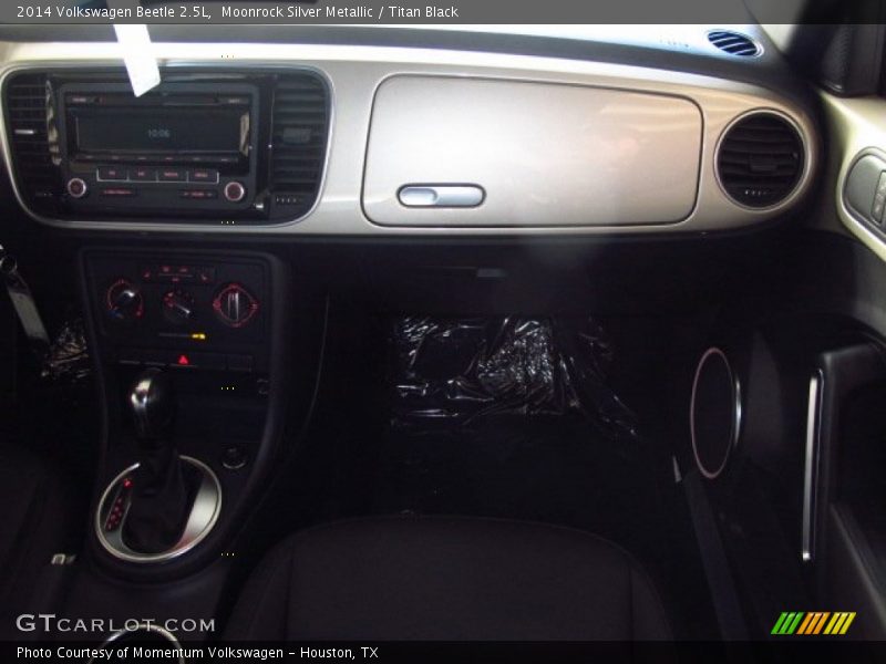 Moonrock Silver Metallic / Titan Black 2014 Volkswagen Beetle 2.5L