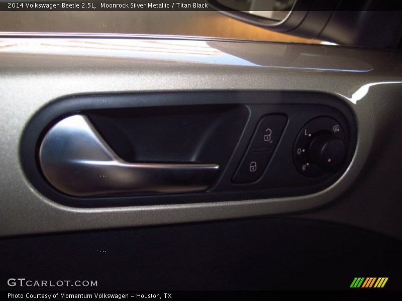 Moonrock Silver Metallic / Titan Black 2014 Volkswagen Beetle 2.5L