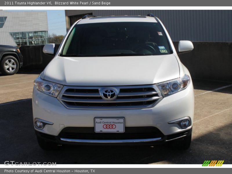 Blizzard White Pearl / Sand Beige 2011 Toyota Highlander V6