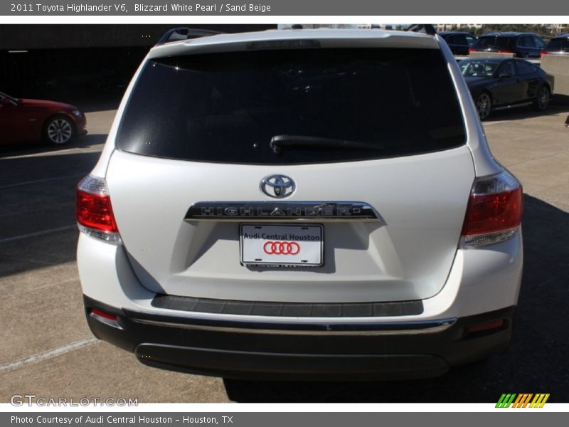 Blizzard White Pearl / Sand Beige 2011 Toyota Highlander V6