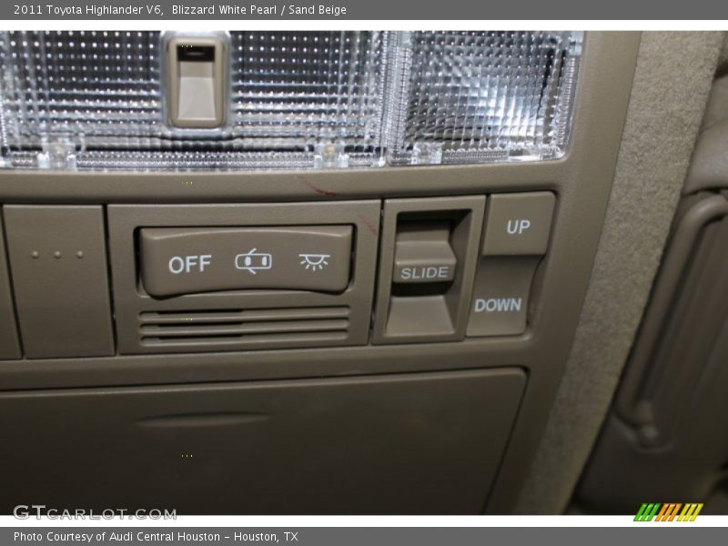 Blizzard White Pearl / Sand Beige 2011 Toyota Highlander V6