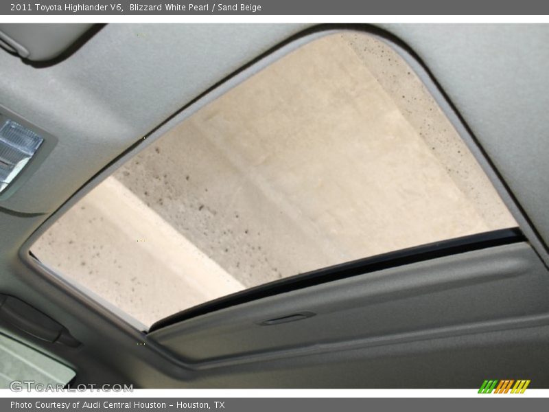 Blizzard White Pearl / Sand Beige 2011 Toyota Highlander V6