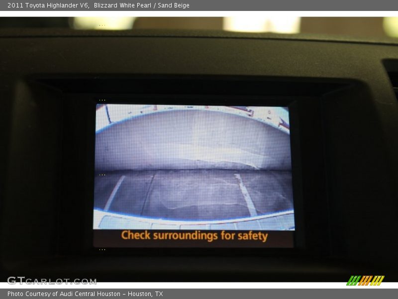 Blizzard White Pearl / Sand Beige 2011 Toyota Highlander V6