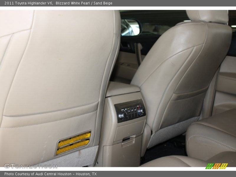Blizzard White Pearl / Sand Beige 2011 Toyota Highlander V6
